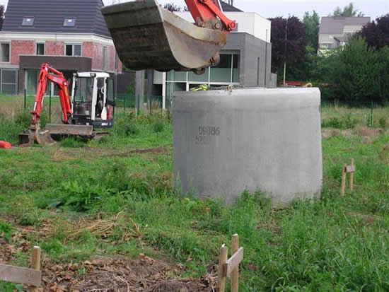  Helaas, de verkeerde regenwaterput. Deze zal vervangen worden door een grotere 