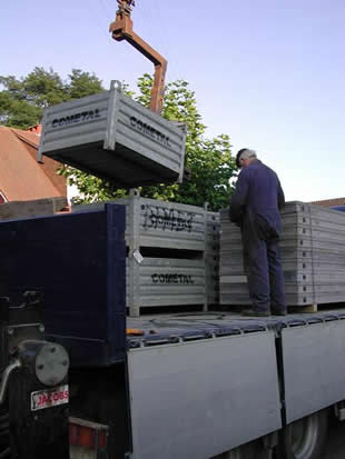 Alles mooi stapelen op vrachtwagen 