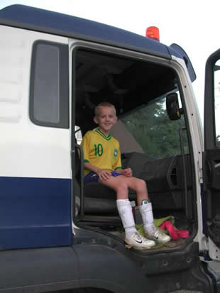 Tim in vrachtwagen van Van Goethem