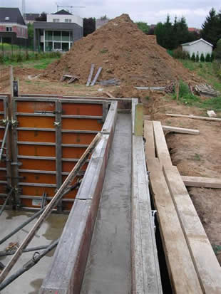  Rechtse keldermuur 