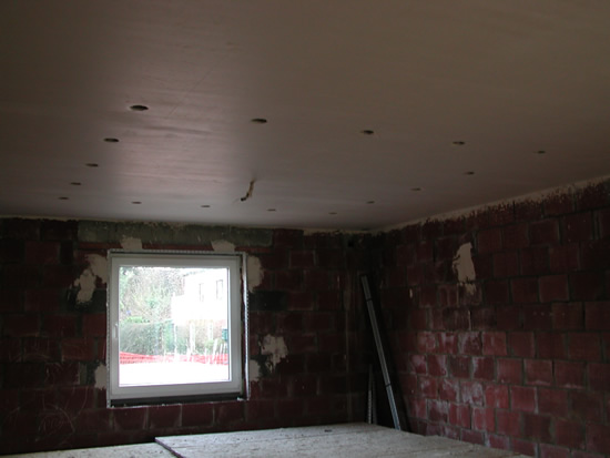  Plakwerken aan de spots in de living 